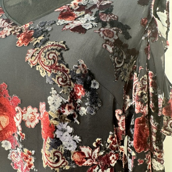 White House Black Market Floral Velvet Top - Picture 7 of 11